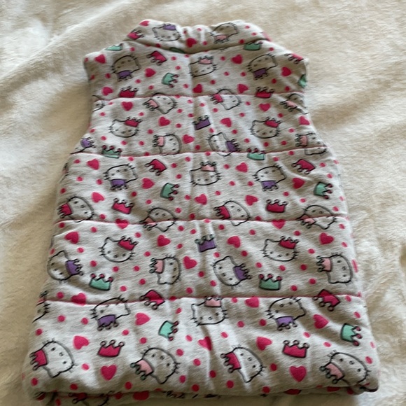 2 Girls size 3/4 Uniqlo low zip up & hello kitty vest - Picture 4 of 8